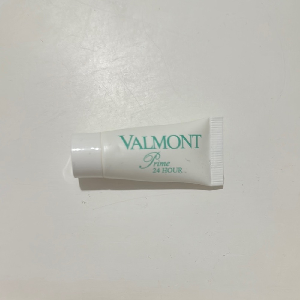 Valmont Prime 24 Hour Cream in White and Green